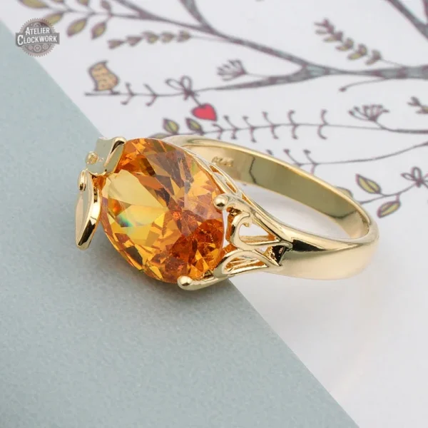 Bague avec strass, mélange de vintage et modernité