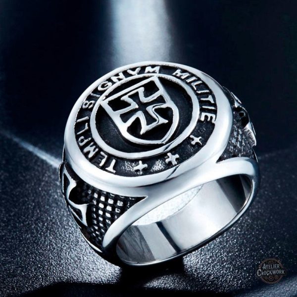 Bijou dandy : Bague Templier, une touche d'audace