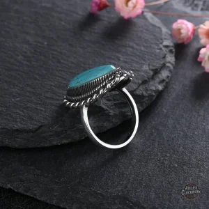 Bague turquoise au design rétro et moderne