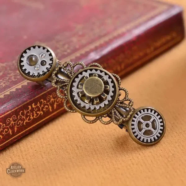 Barette steampunk avec motifs vintage et détails raffinés