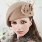 Béret élégant pour femme au style rétro