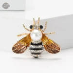 Délicat bijou broche insecte vintage