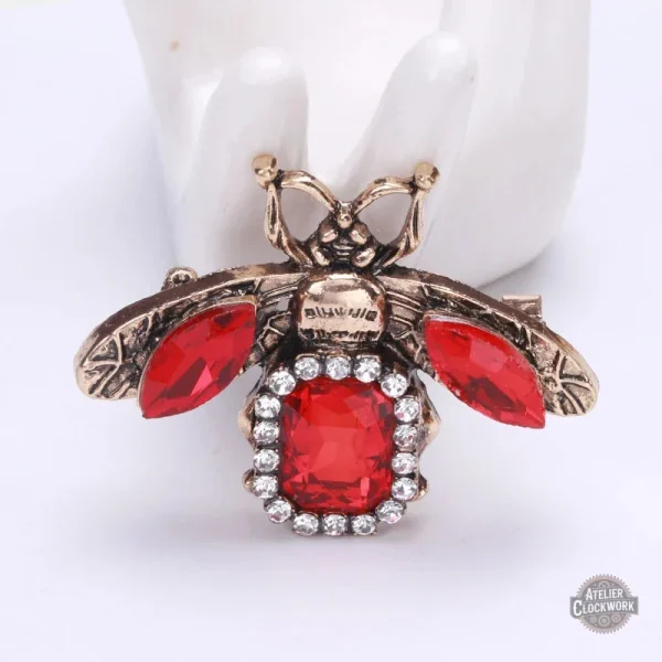 Broche originale insecte pour un look unique