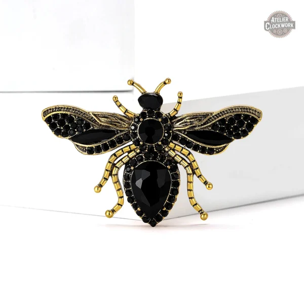 Broche féminine insecte au style rétro