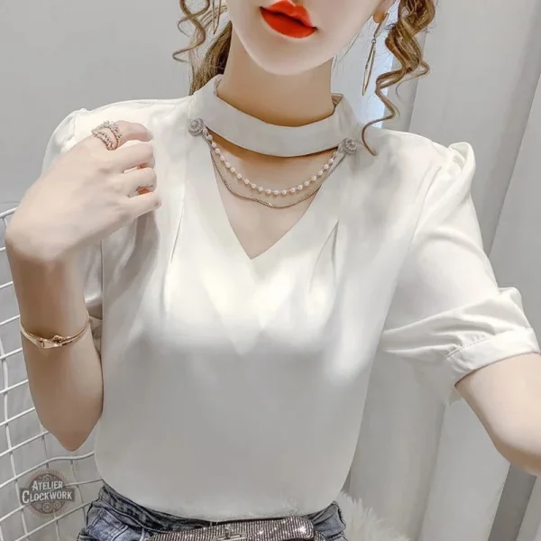 Vêtement rétro féminin jaune pour un look steampunk