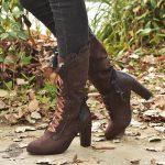 Botte Steampunk élégante en cuir noir