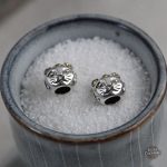 Création élégante de boucles d'oreilles pour passionnées de chats