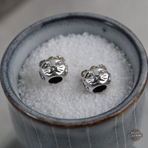 Création élégante de boucles d'oreilles pour passionnées de chats