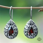 Boucle d'oreille steampunk avec grenat