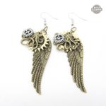 Bijoux steampunk femme aux ailes forgées