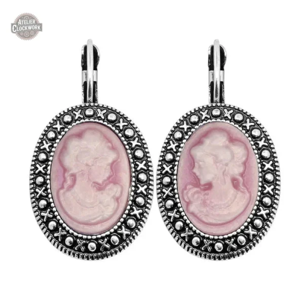 Boucle d'oreille au style ancien et futuriste