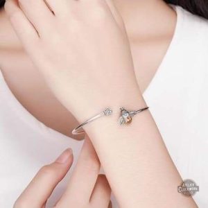 Bijou Steampunk avec motif d'abeille en argent