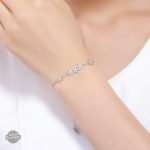 Bracelet steampunk femme aux designs floraux raffinés