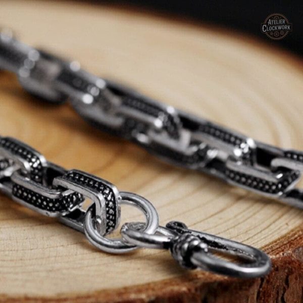 Accessoire masculin en argent inspiré du style victorien