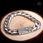 Bracelet en argent pour un look dandy