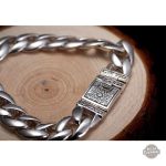 Style audacieux avec ce bracelet argenté