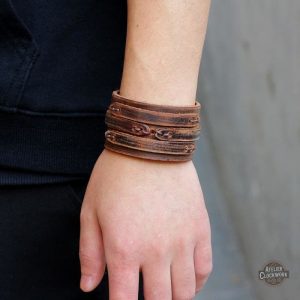 Bracelet marron style Steampunk pour un look dandy