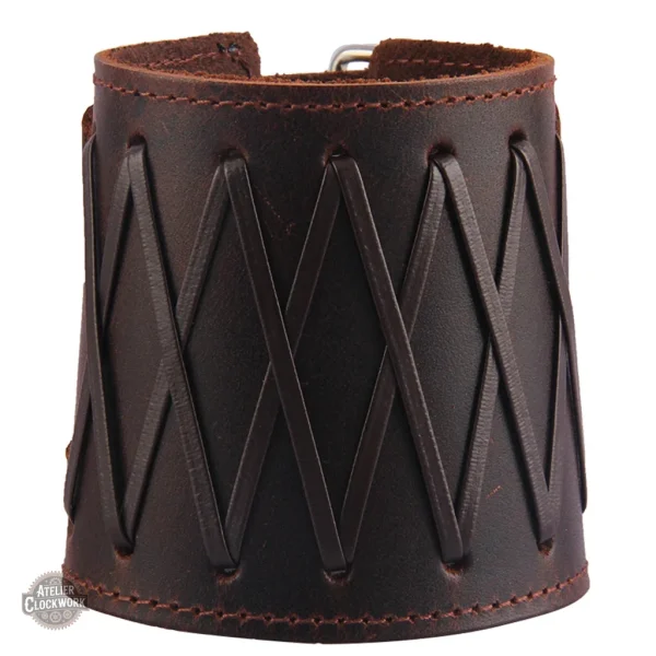 Cuir noir, bracelet pour un look dandy audacieux