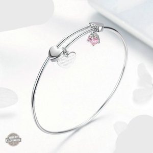 Bijou steampunk en argent, style unique et élégant