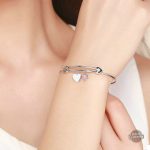 Accessoire steampunk : bracelet en argent pour un look vintage