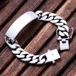 Accessoire punk chic, bracelet gourmette pour un look unique