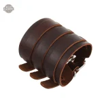 Élégance audacieuse avec ce bracelet large en cuir