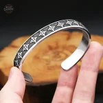 Accessoire homme, bracelet steampunk avec étoile distinctive