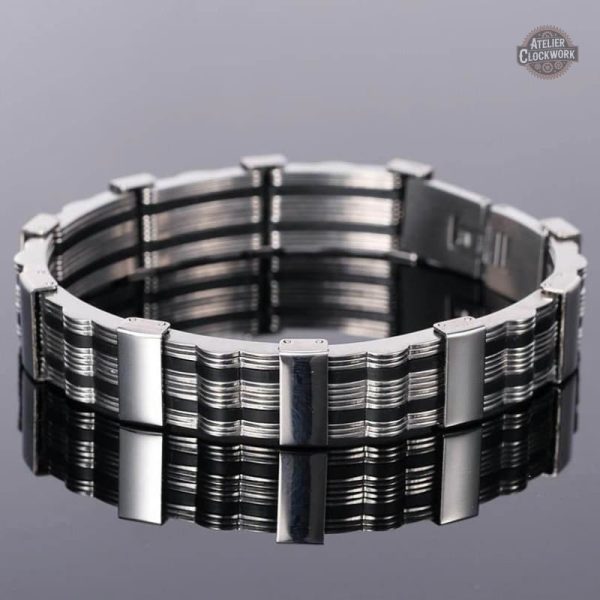 Bijou masculin en acier, style large et affirmé