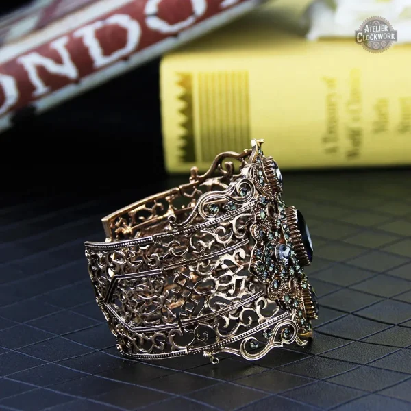 Bracelet vintage inspiré du style steampunk pour femme