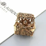 Accessoire steampunk féminin au look vintage