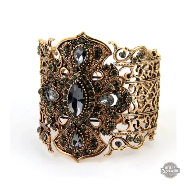 Bracelet femme alliant esthétique vintage et futuriste