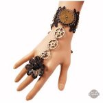 Bracelet gant steampunk alliant passé et futur