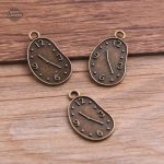 Horloges coulantes pour décor Steampunk personnalisable