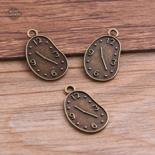 Horloges coulantes pour décor Steampunk personnalisable