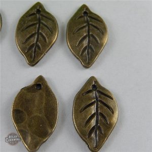 Détails raffinés des accessoires steampunk feuilles
