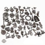Bijoux Steampunk avec accessoires variés