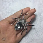 Accessoire féminin steampunk, broche araignée unique