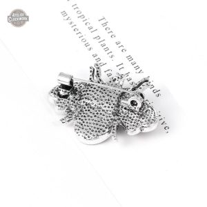 Broche inspirée du design steampunk vintage