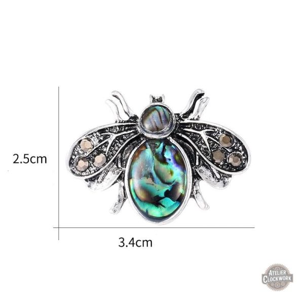 Bijou de costume steampunk avec motif de bourdon