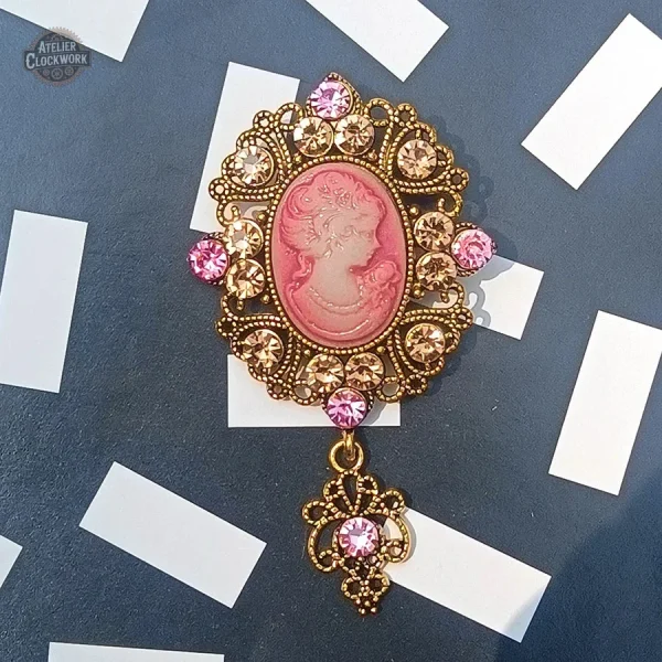 Broche rétro inspirée du Steampunk