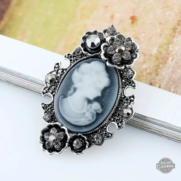 Élégante broche pour femme Steampunk