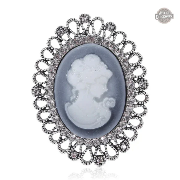 broche-camee-argentee-1 Broche Camée Argenté, élégance steampunk pour femme