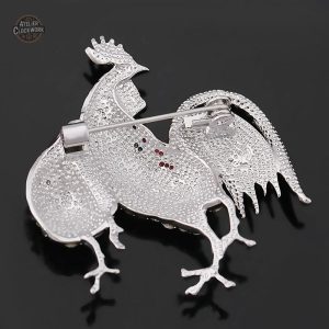 Bijou Steampunk, broche raffinée pour les passionnés
