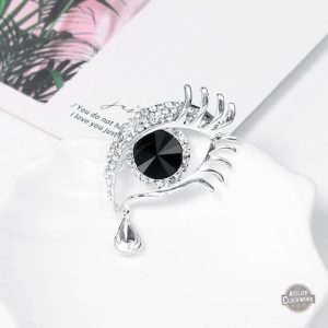 Bijou inspiré de l'Égypte ancienne en style steampunk