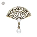 Détails raffinés de la broche Eventail steampunk