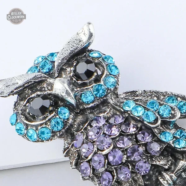 Accessoire hibou, combinaison créative de passé et futur