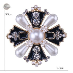 Bijou femme steampunk, mélange de style ancien et moderne
