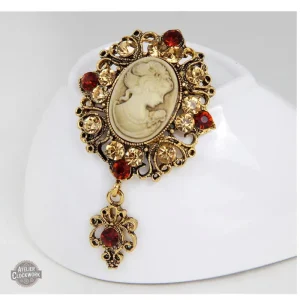 Bijou broche inspiré de l'esthétique victorienne steampunk