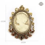 Broche camée mettant en valeur le style steampunk
