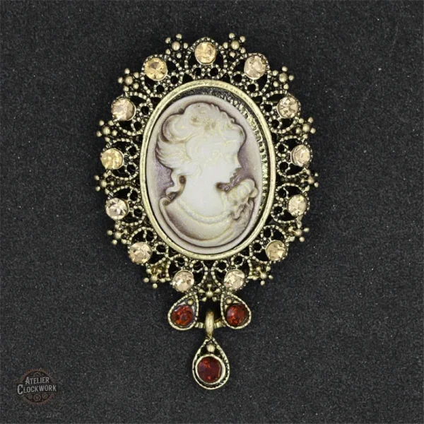 Broche steampunk pour les passionnées de rétro
